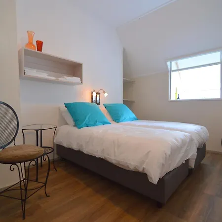 度假居 Countryside With Games