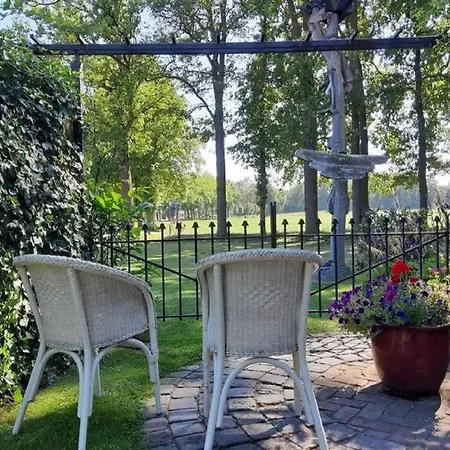 度假居 Countryside With Games