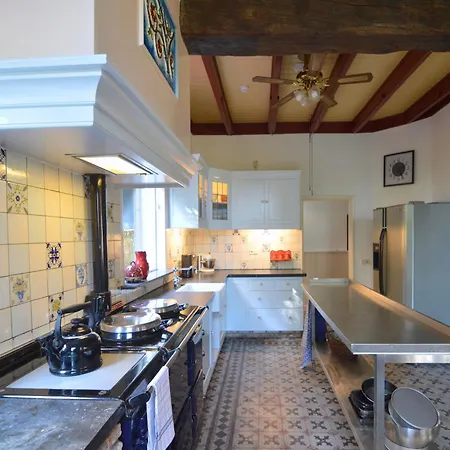 度假居 Countryside With Games